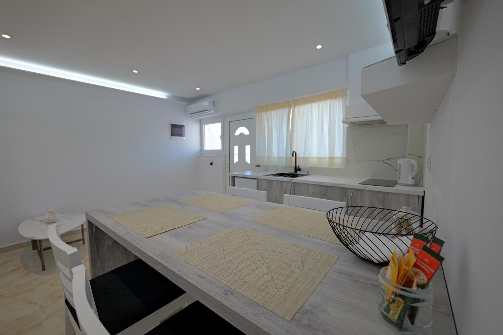 Livia'S Guesthouse Ksamil Dış mekan fotoğraf